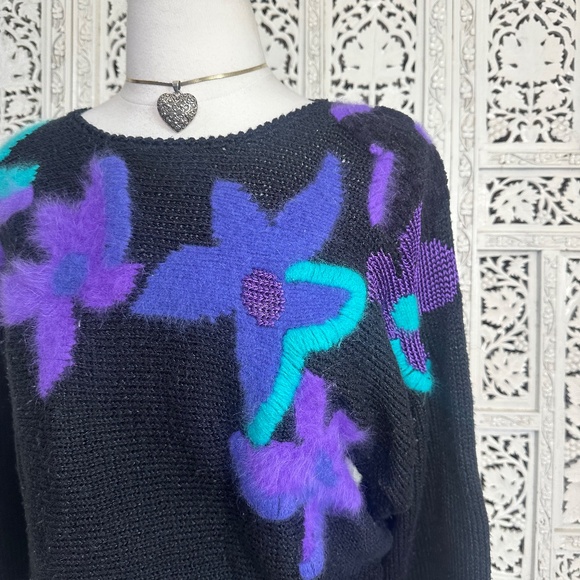 Vintage Black & Purple Floral Grannycore Chunky Knit Sweater Sz Medium - Picture 2 of 9